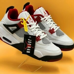 Tênis Nike Air Jordan 4 na internet