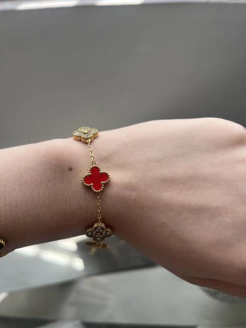 Red & Gold Vancleef Dupe Pulsera