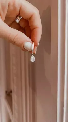 Argolla con cubic cayendo en internet