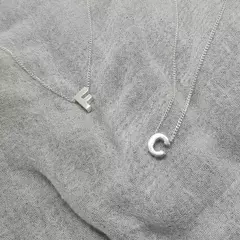Collar Inicial Pasante - tienda online
