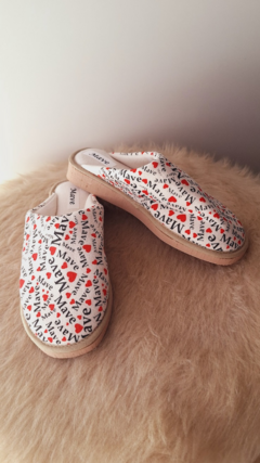 Pantufla Clásica Polar Estampada Beige en internet
