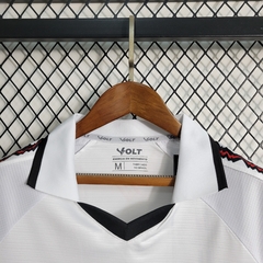 Camisa Feminina Vitória 23/24 na internet