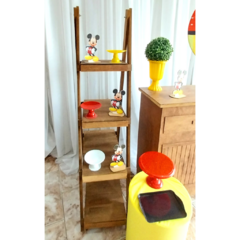 Escada de madeira rústica