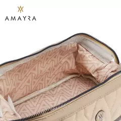 Neceser Amayra en internet