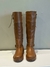 BOTA DE CANO LONGO MONTARIA BIKER EM COURO CARAMELO LUIZA BARCELOS - loja online