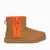 Bota UGG Classic Mini Zipper Tape Logo Caramelo na internet