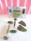 ROLLER MASSAGEADOR - PEDRA ROLO JADE + GUA SHA