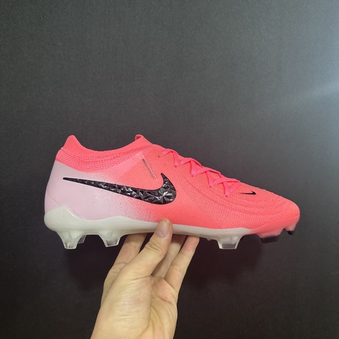 Chuteira Nike Phantom GX II Pro Campo