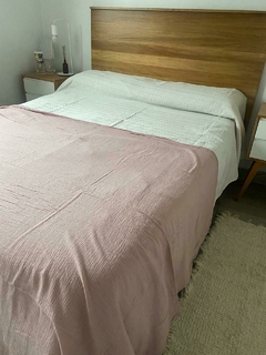 Pie de cama rosa en internet