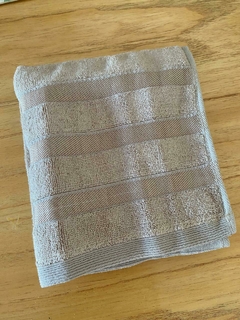 Toalla de mano beige en internet