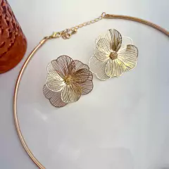 Conjunto Chocker Aro e Brincos Flor Folheado a Ouro 18k na internet