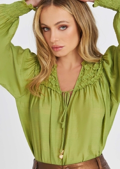 Blusa com mangas longas e babados - comprar online