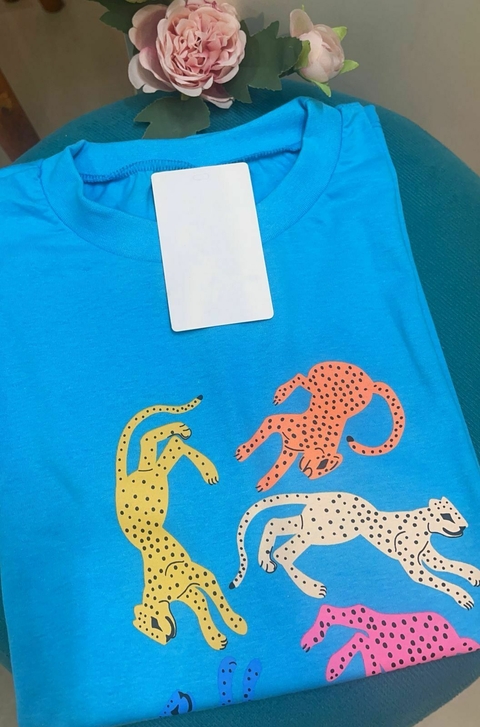 T shirt azul estampa onça