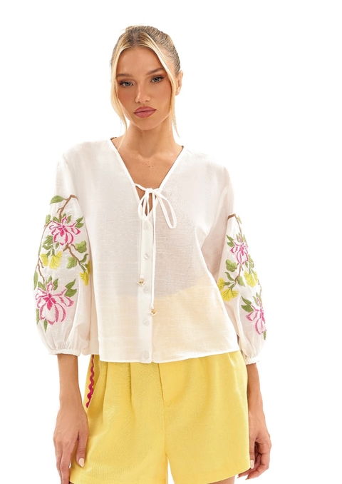 Blusa bata bordaad com botões