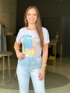 T shirt branca estampa azul