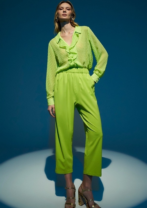 CAMISA DE BABADOS E BOTÕES