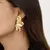 BRINCOS PÉTALA OURO 18K - Cecilia Meirelles - Semi Jóias 