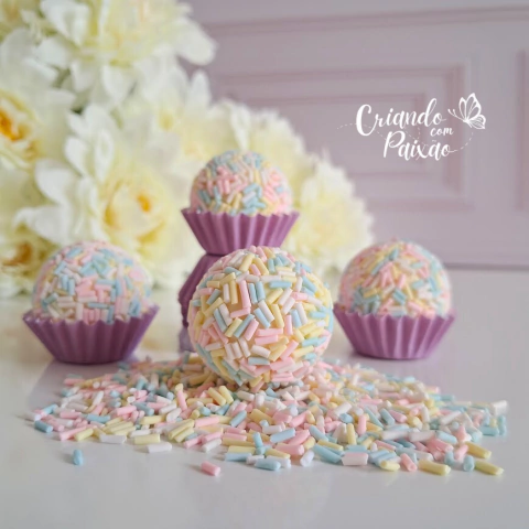 Brigadeiro Cenográfico (Candy Collor) (Valor Unitário) • Feito em Biscuit - comprar online