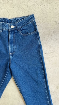 JEAN MOM