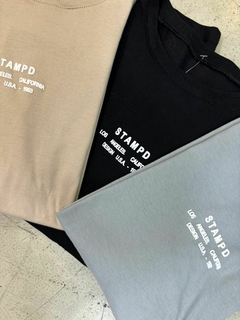 REMERA STAMPD