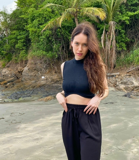 BLUSINHA GIU GOLA PRETA