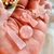 Mini cristais de quartzo rosa, beleza natural, tamanhos ideais para portabilidade, encaixe perfeito no bolso, praticidade para uso diário, benefícios terapêuticos, foco em amor e cura emocional, promoção da autoestima, empatia e harmonia nas relações, pro
