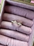 Anillo entrelazado perlas y cristales