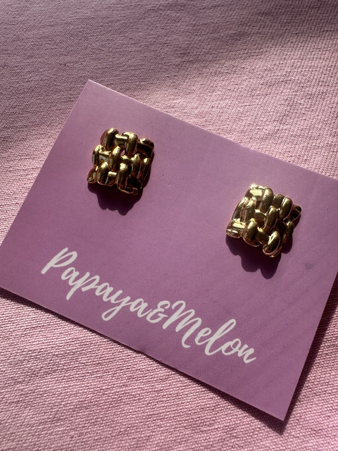 Aretes cuadrados trenzados