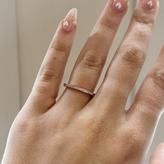 Anillo rosé sin fin con cubics