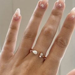 Anillo rosé con piedra de la luna