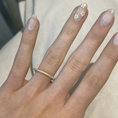 Anillo gold sin fin con cubics blancos