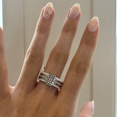 Anillo de plata con cerámica blanca
