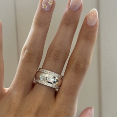 Anillo de plata con cubics