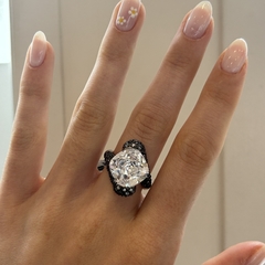 Anillo de plata con cubics y detalles negros