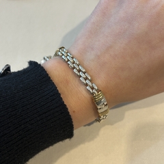Pulsera con detalles en oro
