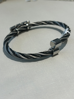Pulsera de acero en internet
