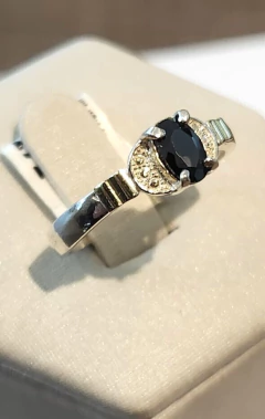 Imagen de Anillo con cubic central y laterales de oro