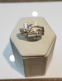 Anillo con cruces con piedras y oro - comprar online