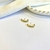 Brinco ear hook liso Joice na internet