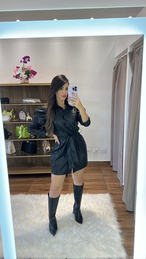 Vestido sobretudo corino.