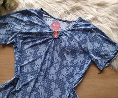 Blusa feminina azul malha fria estampada com manga - comprar online
