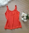 Blusa regata feminina laranja alça larga com botões