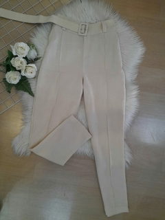Calça feminina bege alfaiataria social com cinto - comprar online