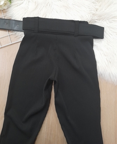 Calça feminina preta com cinto - comprar online