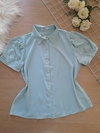 Camisa feminina manga curta com pedraria azul claro