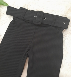 Calça feminina preta com cinto - Zapp moda feminina
