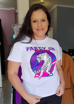 Camiseta feminina branca t shirt personagem - comprar online