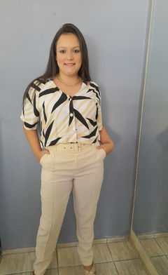 Blusa feminina cropped com botões