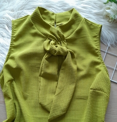 Blusa regata feminina com laço verde - comprar online