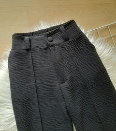 Calça feminina pantalona com zíper preta - comprar online